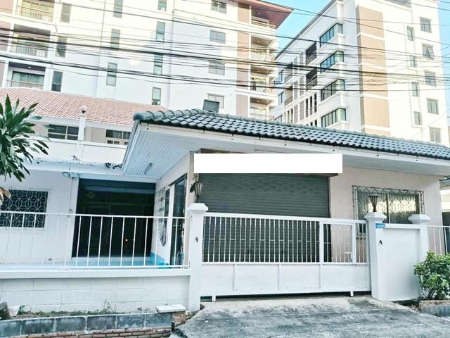 TOP บ้านทำออฟฟิศ ศูนย์การค้าแปซิฟิค พาร์ค 20 เมตร​ จอดรถ5คัน ใกล้ 7-11 ว่างให้เช่า 5นอน 3น้ำ  358ตรม ใกล้โรบินสันศรีราชา เพียง 10 เมตร!  