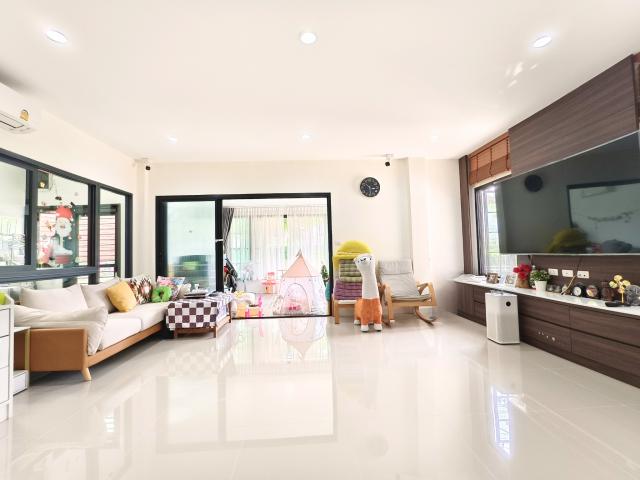 ขาย บ้านแฝด หลังมุม บ้านกลางเมือง Edition พระราม9-พัฒนาการ 4ห้องนอน 4ห้องน้ำ 10 นาทีถึงมอเตอร์เวย์ 47.1 ตร.ว. บ้านสวย ไม่ต้องซ่อม 