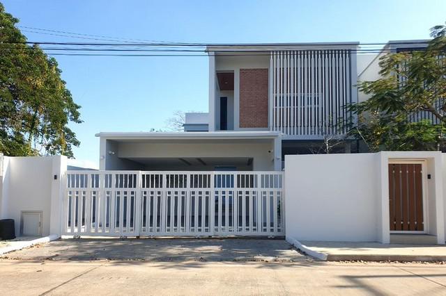 ให้เช่าพูลวิลล่า 2 ชั้น โมเดิร์นมินิมอล เฟอร์บิ้วอิน โครงการ เชียงใหม่วิวดอย1