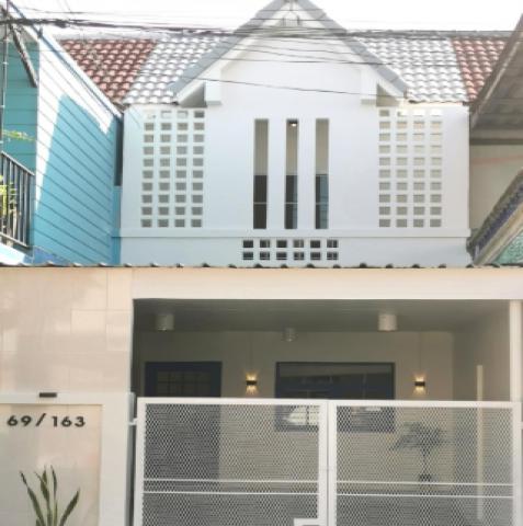 ขายทาวน์โฮม 2 ชั้น หมู่บ้านธนารมณ์ สายไหม หทัยราษฎร์ รีโนเวทพร้อมอยู่