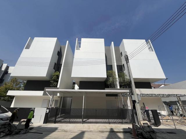 BH3517 ให้เช่าบ้านใหม่ บ้านแฝด 3.5 ชั้น อาคิน วิภาวดี 84 ใกล้สนามบินดอนเมืองและทางด่วน