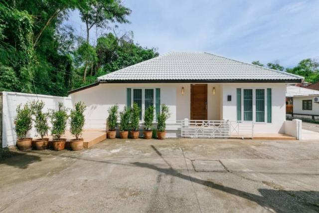 ขายเพียง 3.2 ล้าน​ #บ้านสวยใกล้มช. เพียง 3 นาที #รีโนเวทใหม่ทั้งหลัง​ บ้านเดี่ยว #สไตล์โมเดิร์น #อำเภอเมือง #ใกล้นิมมาน #วัสดุเกรดพรีเมี่ยม