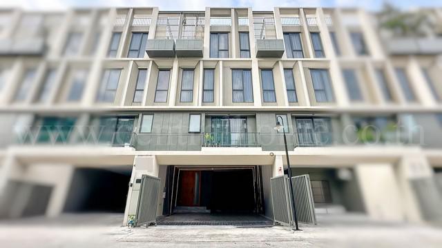 ทาวน์โฮม เธอ ลาดพร้าว 93 ระดับ Luxury 3.5 ชั้น Fully Furnishe มีลิฟต์ในตัว พร้อมอยู่