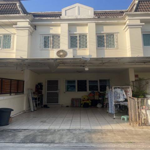 ขายบ้านทาวน์เฮ้าส์ 2 ชั้น ตามสภาพ พร้อมอยู่ อยู่ในโครงการ  ดิ เอ็กซ์คลูซีฟ นวลจันทร์ 56