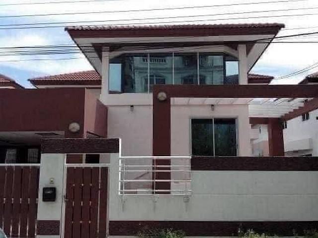 บ้านเดี่ยว 2 ชั้น  อ่อนนุช 44 บ้านเดี่ยว 2 ชั้นเล่นระดับสไตล์โมเดิร์น 