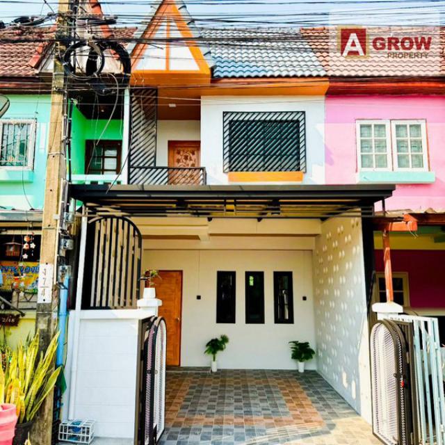 หมู่บ้านสินทอง ซอยร่มเกล้า28 เส้นเมน หน้าบ้านหลังบ้าน โล่งไม่ชนใคร