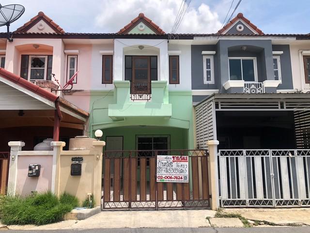 ทาวน์เฮ้าส์ 2 ชั้น 16 ตร.ว. หมู่บ้านเค.ซี.รามอินทรา 6 ซอยพระยาสุเรนทร์45 ถนนพระยาสุเรนทร์ ถนนรามอินทรา เขตคลองสามวา กรุงเทพมหานคร