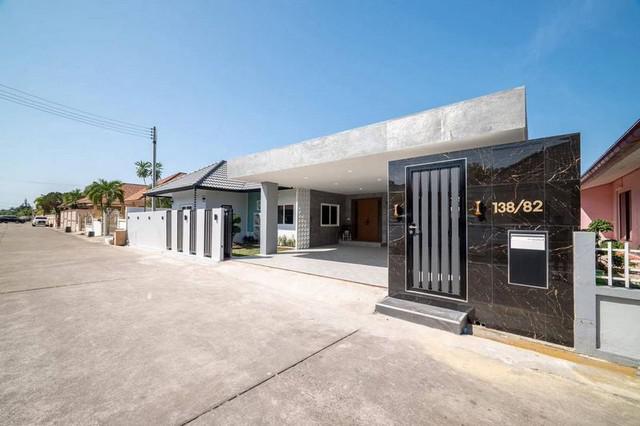 ขายบ้านสวยทำเลดี ใจกลางเมือง พัทยากลาง ซอยเขาน้อยตกแต่งพร้อมอยู่แล้ววันนี้  เฟอร์นิเจอร์ จัดเต็ม ทั้งหลัง