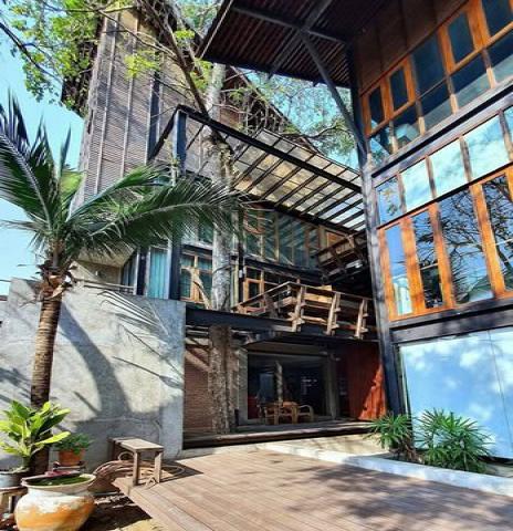 ขายบ้านสถาปนิก สไตล์โมเดิร์นทรอปิคอล 3 ชั้นครึ่ง ย่านลาดพร้าว สไตล์โมเดิร์นทรอปิคอล 3 ชั้นครึ่ง ย่านลาดพร้าว