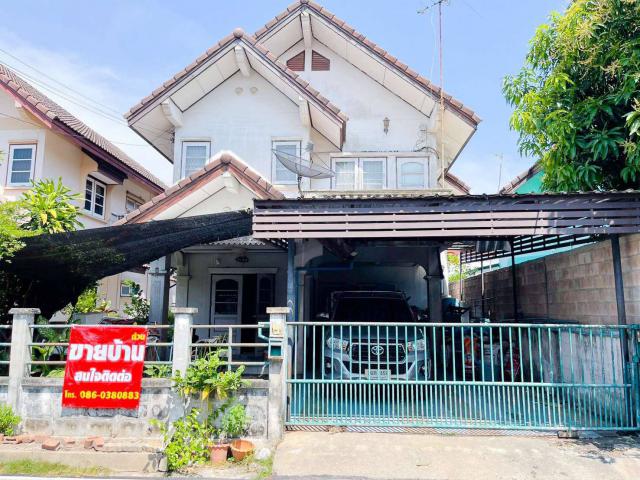 ???? บ้านเดี่ยวมือสอง ทำเลดี พร้อมเข้าอยู่ ราคาโดนใจ! 3 ห้องนอน | 2 ห้องน้ำ | ห้องครัว + ห้องนั่งเล่น ที่จอดรถหน้าบ้านได้ 2 คัน