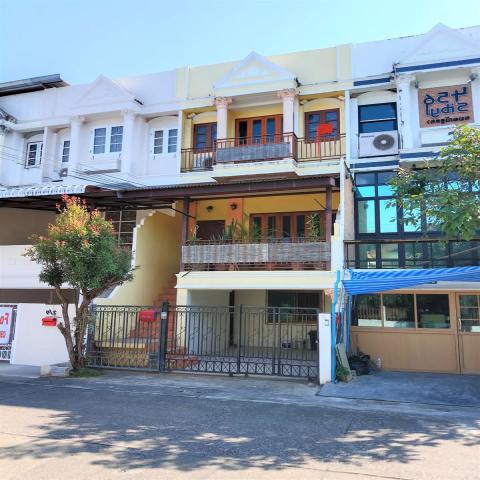 ขายบ้านทาวน์เฮ้าส์ 3 ชั้น ใจกลางเมืองเชียงใหม่ ถนนราษฎร์อุทิศ ซอย2อำเภอเมืองเชียงใหม่ จังหวัดเชียงใหม่