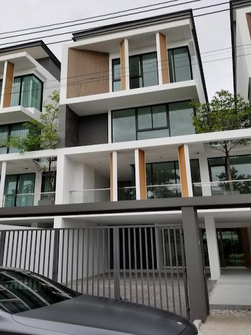 BH3555 ขายหรือให้เช่า ทาวน์โฮมหรู 3.5 ชั้น โฮมออฟฟิศสไตล์โมเดิร์น ใจกลางลาดพร้าว – โชคชัย 4 พื้นที่ใหญ่ พร้อมอยู่