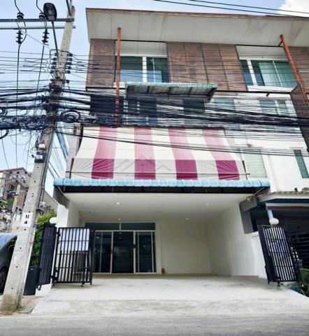 ให้เช่าทาวน์โฮม 3 ชั้นครึ่ง หลังมุม หมู่บ้านดิแอททิคไลท์ (The Attic Lite)  แจ้งวัฒนะ 24 (หลังเซ็นทรัลแจ้งวัฒนะ) ใกล้ BTS สายสีชมพู