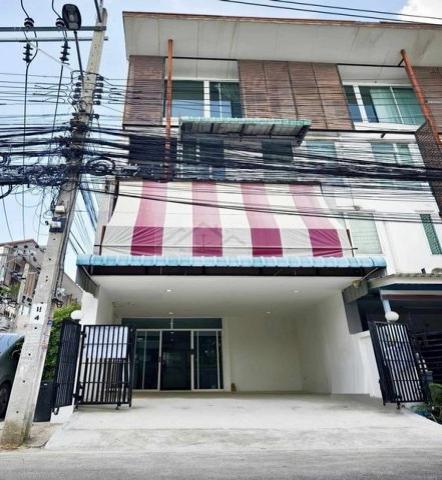HR 5990 ให้เช่าและขายทาวน์โฮม 3 ชั้นครึ่ง หลังมุม หมู่บ้านดิแอททิคไลท์ (The Attic Lite) แจ้งวัฒนะ 24 (หลังเซ็นทรัลแจ้งวัฒนะ) 