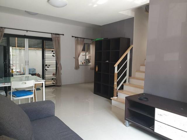 TOWNHOUSE - 3000000 บ. 3 Bedroom พื้นที่ =  18 ตร.วา ใกล้ - ศูนย์ราชการแจ้งวัฒนะ - รร. หอวัง นนทบุรี - โรบินสัน ศรีสมาน -ทางด่วน และสนามฟุตบอลเมืองทองยูไนเตด สภาพแวดล้อมดี ขายบ้านพร้อมผู้เช่า เดือนละ 12000