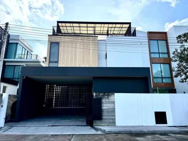 โซนเจ็ดยอด ขาย 15.9 ล้าน Pool villa 3 ชั้น 54.5 ตรว. บ้านหลังใหญ่ ตกแต่งสุดหรู อ.เมือง #เฟอร์นิเจอร์บิ้วอินครบ #สไตล์โมเดิร์น พร้อมเข้าอยู่