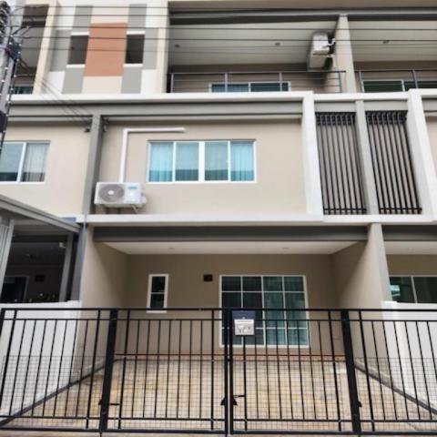 HR 6010 ให้เช่าทาวน์โฮม 3 ชั้น บ้านใหม่ หมู่บ้านวิชั่นวัลเลย์ ติดถนนบางกรวย-ไทรน้อย เดินทางสะดวก ใกล้เซ็นทรัลเวสต์เกต