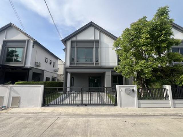 ทำเลศักยภาพ ใกล้เมือง ใกล้สนามบิน ขายบ้านแฝด แกรนด์ บริทาเนีย บางนา-สุวรรณภูมิ แถมแอร์ให้ทั้งหลัง