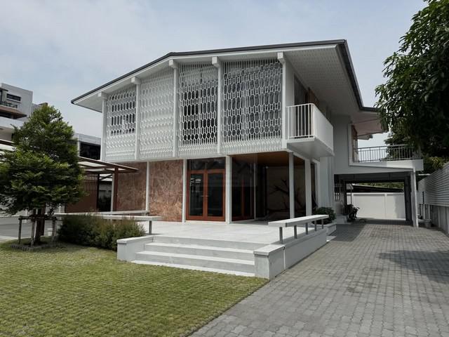ให้เช่าบ้านเดี่ยว 143 ตรว. ซอยปรีดีพนมยงค์ 25 (เอกมัยซอย 10) รีโนเวทใหม่ พร้อมเข้าอยู่ทันที