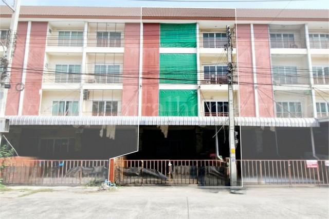 R1 ทาวน์โฮม เชิงพาณิชย์ 4 ชั้น 32 ตร.ว. หมู่บ้านฉัตรหลวง 9 ใกล้ แยกสันติสุข