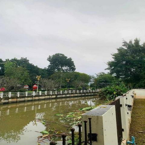 บ้านสวย สไตล์อังกฤษ ทำเลดี ติดน้ำ สันทรายแม่โจ้    