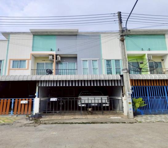 ขายด่วน ทาวน์เฮ้าส์ 2 ชั้น เนื้อที่ 18 ตร.ว.เดอะ วิลเลจ สหพัฒน์  ใกล้ถนนมอเตอร์เวย์ นิคมอุตสาหกรรมเครือสหพัฒน์ แหลมฉบัง อ. ศรีราชา จ. ชลบุรี