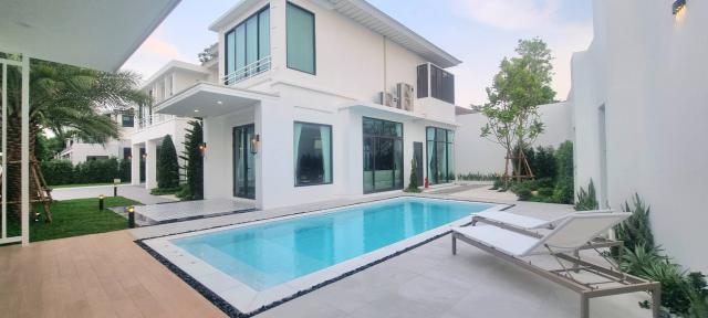 ขาย/เช่าคฤหาสน์หรู ขนาด 850 ตรม. พร้อมสระว่ายน้ำ ที่จอดรถ 8 คัน หมู่บ้านเพอร์เฟค มาสเตอร์พีซ สุขุมวิท 77