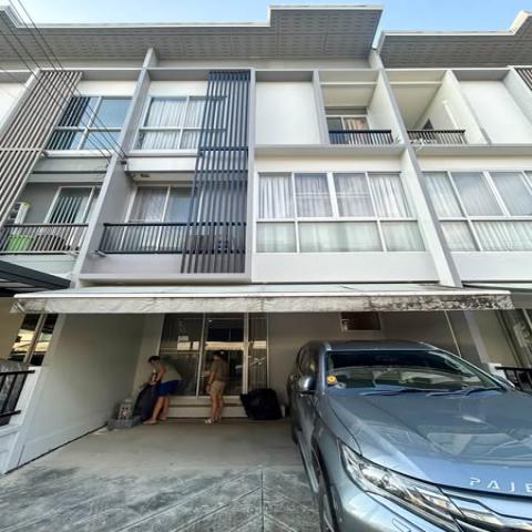 ขายบ้านทาวน์โฮม 3 ชั้น หมู่บ้าน สัมมากร อเวนิว รามอินทรา-วงแหวน