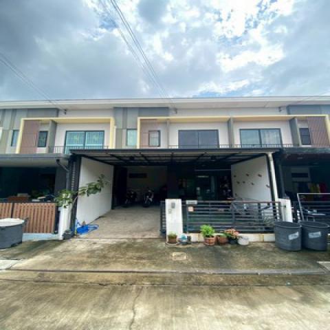 ขายด่วน ทาวน์โฮมใกล้รถไฟฟ้า(สายสีแดง) สถานีดอนเมือง โครงการ The Connect หลักสี่-ดอนเมือง บรรยากาศน่าอยู่ สวนในโครงการขนาด 1 ไร่