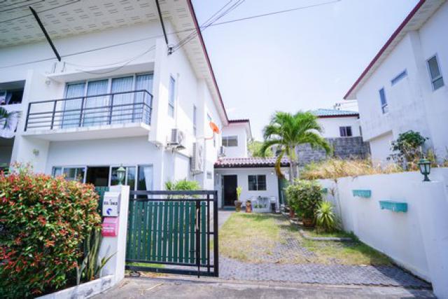 Koh Samui Semi-Detached House for Sale – Fully Furnished, Mountain View, 5 Minutes to Beach, Rental Ready near Bangrak Beach Koh Samui