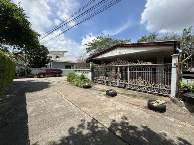 ขายที่ดินพร้อมบ้าน หมู่บ้านแสงอรุณ ซอยรามอินทรา 68 แยก 2