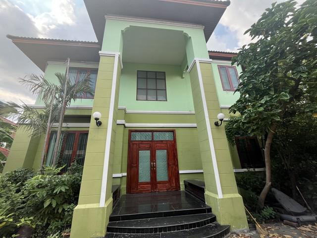 ให้เช่าบ้านมีทะเลสาบ ถนนรัตนาธิเบศร์ ใกล้บิ๊กซีบางใหญ่-อีเกียบางใหญ่  หมู่บ้านชลลดา บางบัวทอง   ใกล้รถไฟฟ้าสายสีม่วง สถานีบางพลู 