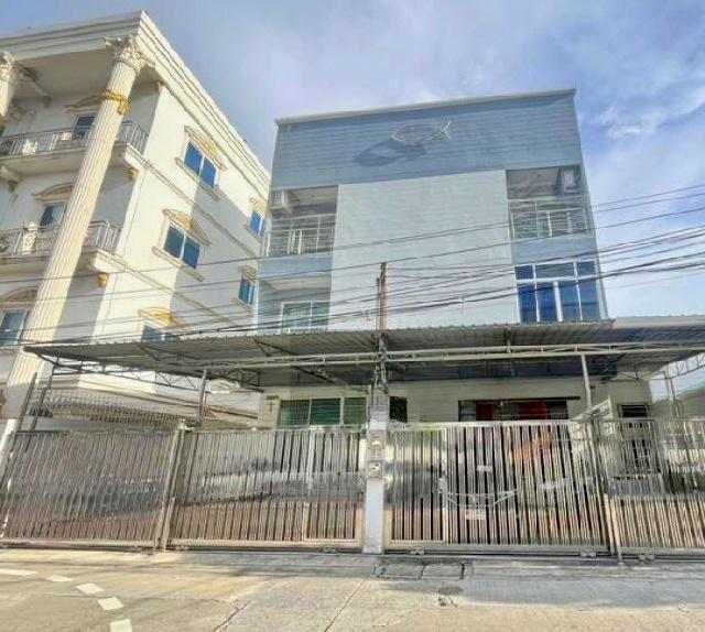 รัชดา MRT ห้วยขวาง 1กม. ประชาราษฏร์บำเพ็ญ ประชาอุทิศ  ให้เช่าทาวน์เฮ้าส์ 3 ชั้น 3 นอน 3 น้ำ  28 ตร.วา.340 ตร.ม.รร.นานาชาติเกศินี 1 กม.
