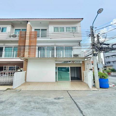 ให้เช่าทาวน์โฮม 3 ชั้น 4 ห้องนอน โฮม อินทาวน์ พหลโยธิน 73 หลังหัวมุม ใกล้สถานีรถไฟฟ้าสถานี คปอ. ตลาดนัดเซฟวัน 