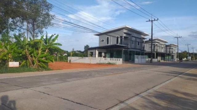ขายให้เช่า หรือแลกเปลี่ยน ที่ดินเปล่า 3 ห้อง ติดถนนสายสะพานพร้าว  อำเภอเมืองพัทลุง จังหวัดพัทลุง