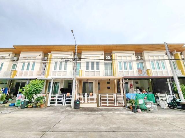 ทาวน์โฮม 2 ชั้น ประเวศ สนามบินสุวรรณภูมิ  6.9 กม. เฉลิมพระเกียรติ ร. 9 ซอย 30  18 ตร.วา 3นอน 2น้ำ  98ตรม. สวนหลวง ร. ๙  4 กม. 
