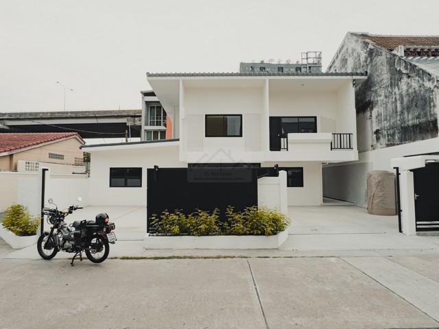 ให้เช่าบ้านเดี่ยว 2 ชั้น ซอยพัฒนาการ 12 เนื้อที่ : 60 ตรว.ขนาด 3ห้องนอน บ้านrenovateใหม่ทั้งหลังพื้นที่โปร่งสบาย