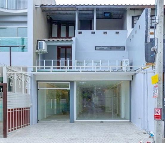 ทองหล่อ BTSเอกมัย 499ม. ซ.เอกมัย 2-8  มีครัวสแตนเลส ให้เช่าอาคาร ร้านอาหาร 2.5 ชั้น บิ๊กซี เอกมัย 650 ม.แหล่งช้อปปิ้ง 