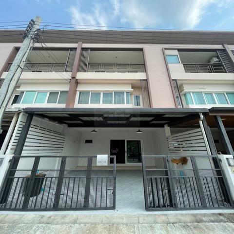 ให้เช่าทาวน์โฮม 3 ชั้น 150 ตร.ม. เดอะริคโค้ ทาวน์ วัชรพล The Ricco Town Watcharapol หน้าสวนใหญ่ ไม่ชนใคร ใกล้ตลาดถนอมมิตร