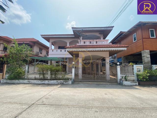 ให้เช่าบ้านเดี่ยว2ชั้น เลี้ยงสัตว์ได้ หมู่บ้านกีรติ 5 บ้านสวน 9 ซ.1 ใกล้โรงเรียนจั่นอนุสรณ์  ต.บ้านสวน อ.เมืองชลบุรี จ.ชลบุรี