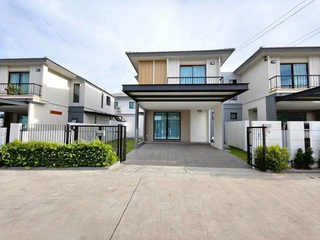 เช่าบ้านบ่อวิน บ้านแฝด 2 ชั้น ไลฟ์ซิตี้ ปาร์ค บ่อวิน ใกล้ตลาด โรงเรียน TP-H1654